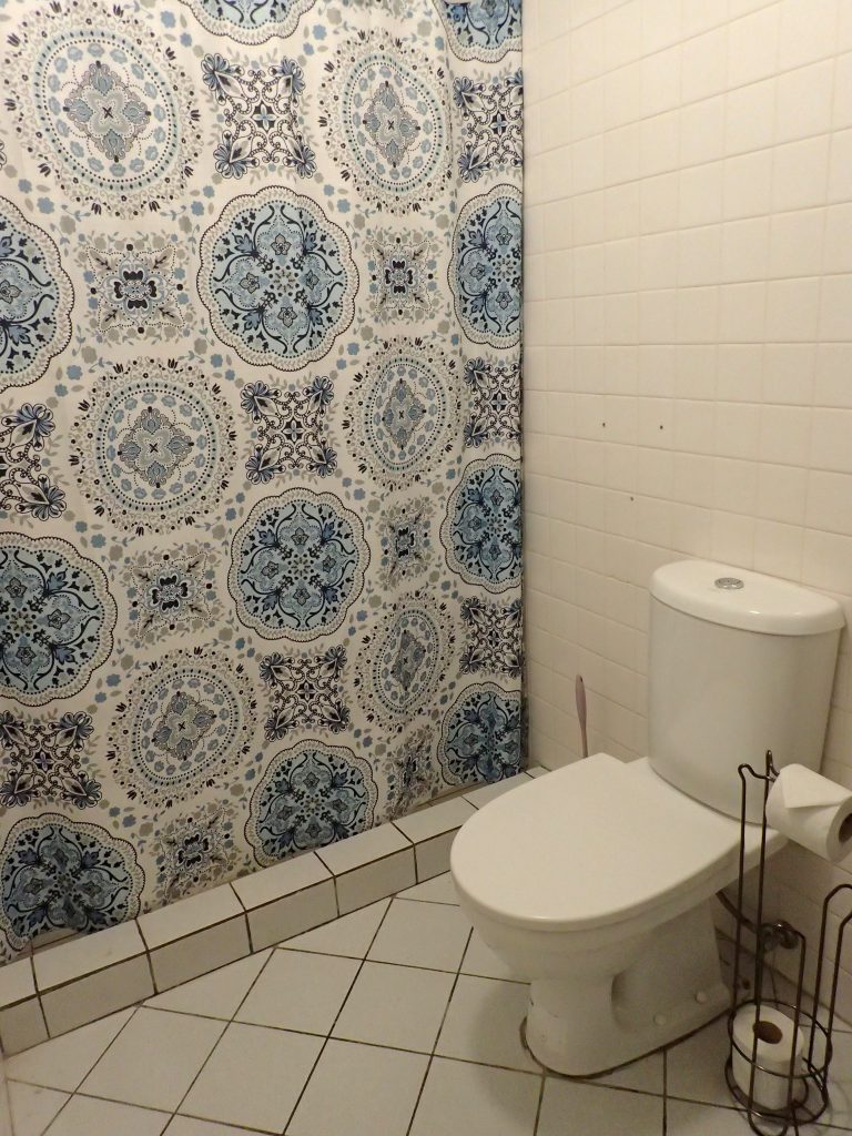 tres: wc en douche/toilet and shower